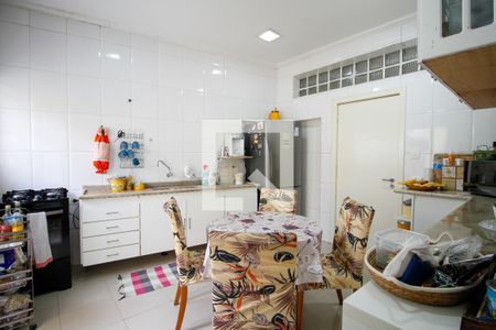 Casa à venda com 223m², 4 quartos e 2 vagas Casa à venda com 223m², 4 quartos e 2 vagasCozinha