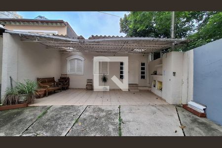 Casa à venda com 223m², 4 quartos e 2 vagas Casa à venda com 223m², 4 quartos e 2 vagasFachada da Casa