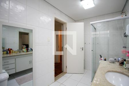 Casa à venda com 223m², 4 quartos e 2 vagas Casa à venda com 223m², 4 quartos e 2 vagasBanheiro 1