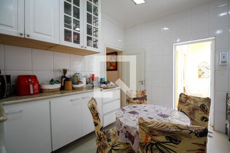 Casa à venda com 223m², 4 quartos e 2 vagas Casa à venda com 223m², 4 quartos e 2 vagasCozinha