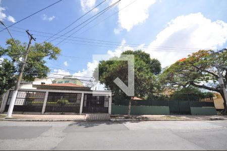 Casa à venda com 712m², 5 quartos e 6 vagasFachada