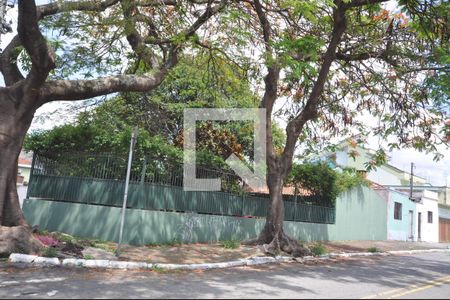 Casa à venda com 712m², 5 quartos e 6 vagasFachada