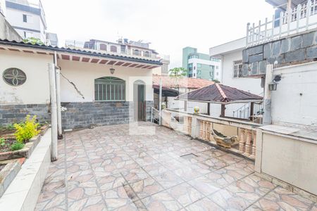 Casa à venda com 360m², 5 quartos e sem vagaQuintal