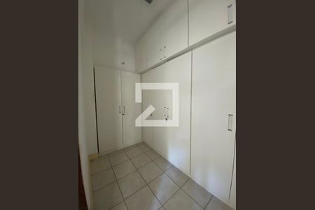 Apartamento à venda com 160m², 3 quartos e 2 vagas Apartamento à venda com 160m², 3 quartos e 2 vagasQuarto de serviço