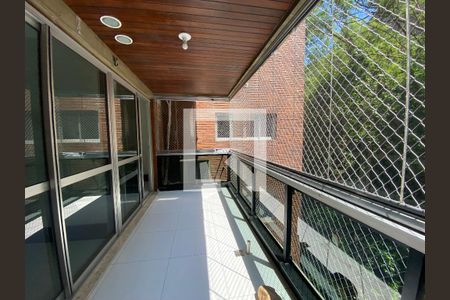 Apartamento à venda com 160m², 3 quartos e 2 vagas Apartamento à venda com 160m², 3 quartos e 2 vagasVaranda dos quartos 2 e 3