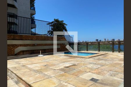 Apartamento à venda com 160m², 3 quartos e 2 vagas Apartamento à venda com 160m², 3 quartos e 2 vagasÁrea comum - Piscina