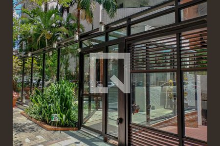 Apartamento à venda com 190m², 3 quartos e 3 vagasFachada