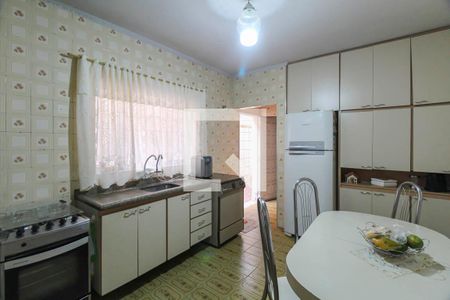 Casa à venda com 200m², 4 quartos e 2 vagas Casa à venda com 200m², 4 quartos e 2 vagasCozinha