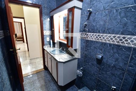 Casa à venda com 263m², 3 quartos e 6 vagasBanheiro 2