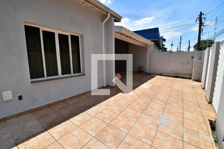 Casa à venda com 263m², 3 quartos e 6 vagasQuintal