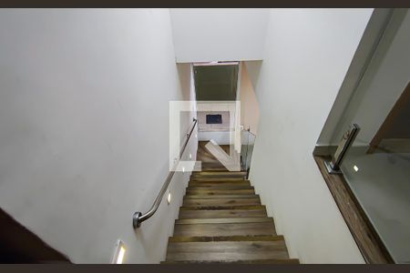 Casa para alugar com 350m², 4 quartos e 1 vagaescada