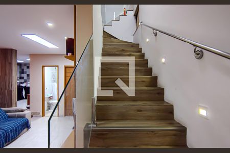 Casa para alugar com 350m², 4 quartos e 1 vagaescada