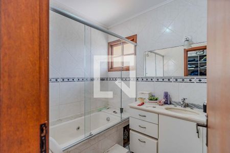 Casa à venda com 180m², 3 quartos e 3 vagasBanheiro do Quarto 1
