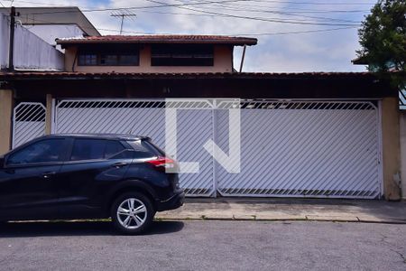 Casa à venda com 250m², 4 quartos e 4 vagas Casa à venda com 250m², 4 quartos e 4 vagasFachada