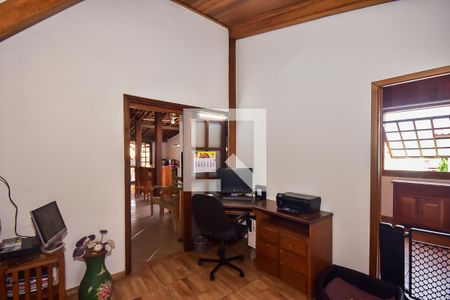 Casa à venda com 250m², 4 quartos e 4 vagas Casa à venda com 250m², 4 quartos e 4 vagasCorredor 2