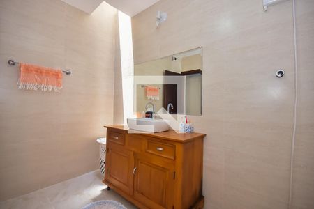 Casa à venda com 250m², 4 quartos e 4 vagas Casa à venda com 250m², 4 quartos e 4 vagasBanheiro Suíte 1