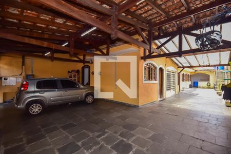 Casa à venda com 250m², 4 quartos e 4 vagas Casa à venda com 250m², 4 quartos e 4 vagasGaragem