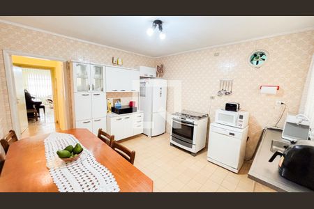 Casa à venda com 159m², 3 quartos e 2 vagas Casa à venda com 159m², 3 quartos e 2 vagasCozinha