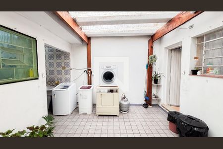 Casa à venda com 159m², 3 quartos e 2 vagas Casa à venda com 159m², 3 quartos e 2 vagasQuintal