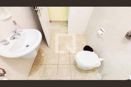 Casa à venda com 159m², 3 quartos e 2 vagas Casa à venda com 159m², 3 quartos e 2 vagasBanheiro