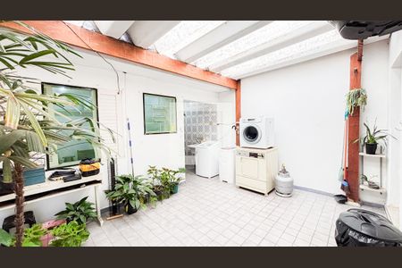 Casa à venda com 159m², 3 quartos e 2 vagas Casa à venda com 159m², 3 quartos e 2 vagasQuintal