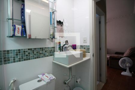 Casa de condomínio à venda com 80m², 3 quartos e 2 vagasBanheiro Social