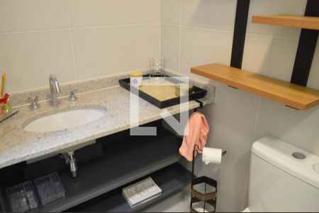 Banheiro de kitnet/studio para alugar com 1 quarto, 24m² em Paraíso, São Paulo