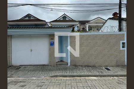 Casa de condomínio à venda com 180m², 3 quartos e 2 vagasFachada