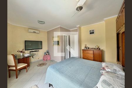 Casa de condomínio à venda com 180m², 3 quartos e 2 vagasSuíte