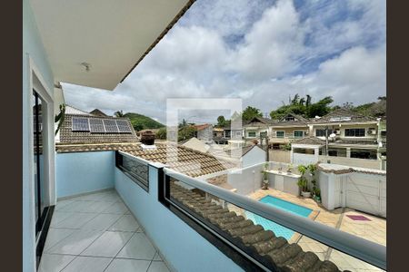 Casa de condomínio à venda com 180m², 3 quartos e 2 vagasSuíte - Varanda