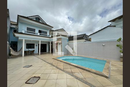 Casa de condomínio à venda com 180m², 3 quartos e 2 vagasÁrea externa