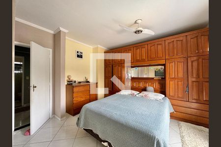 Casa de condomínio à venda com 180m², 3 quartos e 2 vagasSuíte