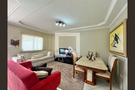 Casa de condomínio à venda com 180m², 3 quartos e 2 vagasSala