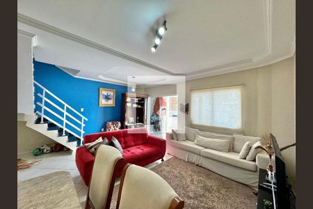 Casa de condomínio à venda com 180m², 3 quartos e 2 vagasSala