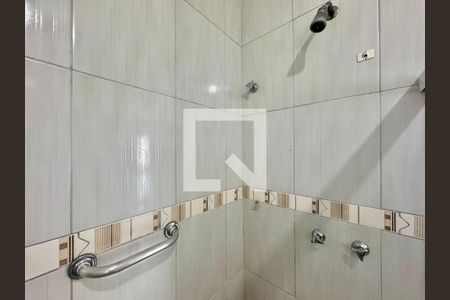 Casa de condomínio à venda com 180m², 3 quartos e 2 vagasSuíte - Banheiro