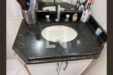 Casa de condomínio à venda com 180m², 3 quartos e 2 vagasSuíte - Banheiro