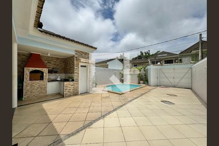 Casa de condomínio à venda com 180m², 3 quartos e 2 vagasÁrea externa