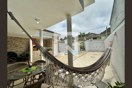 Casa de condomínio à venda com 180m², 3 quartos e 2 vagasÁrea externa