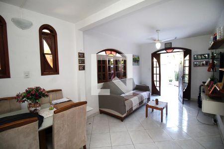 Sala de casa à venda com 3 quartos, 235m² em Irajá, Rio de Janeiro