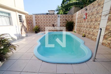 Casa à venda com 235m², 3 quartos e 2 vagasPiscina