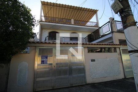 Casa à venda com 235m², 3 quartos e 2 vagasFachada da casa