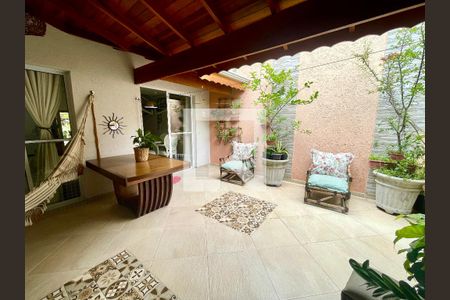 Casa de condomínio à venda com 114m², 3 quartos e 2 vagasQuintal