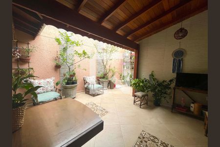 Casa de condomínio à venda com 114m², 3 quartos e 2 vagasQuintal