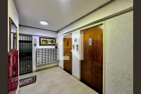 Apartamento à venda com 80m², 2 quartos e 1 vaga Apartamento à venda com 80m², 2 quartos e 1 vagaHall Social Bloco