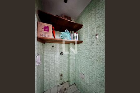 Apartamento à venda com 80m², 2 quartos e 1 vaga Apartamento à venda com 80m², 2 quartos e 1 vagaBanheiro de Serviço