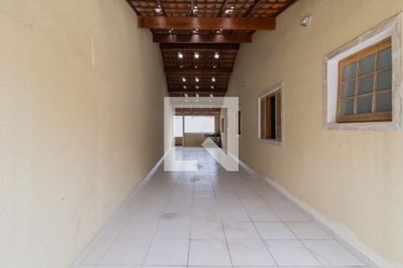 Casa à venda com 250m², 3 quartos e 6 vagas Casa à venda com 250m², 3 quartos e 6 vagasGaragem