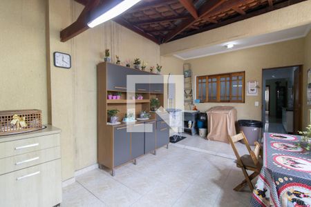 Casa à venda com 250m², 3 quartos e 6 vagas Casa à venda com 250m², 3 quartos e 6 vagasArea de Serviço