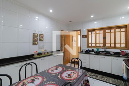 Casa à venda com 250m², 3 quartos e 6 vagas Casa à venda com 250m², 3 quartos e 6 vagasCozinha