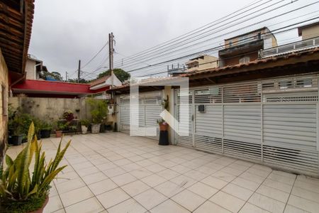 Casa à venda com 250m², 3 quartos e 6 vagas Casa à venda com 250m², 3 quartos e 6 vagasGaragem