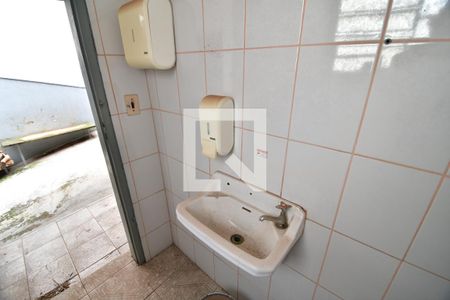 Casa para alugar com 400m², 2 quartos e 2 vagasPorão - Banheiro